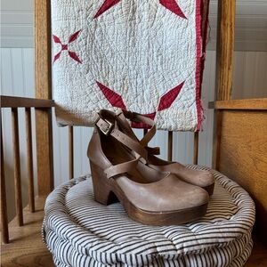 Free People Elegant Tan Women's Platform Clog Shoes